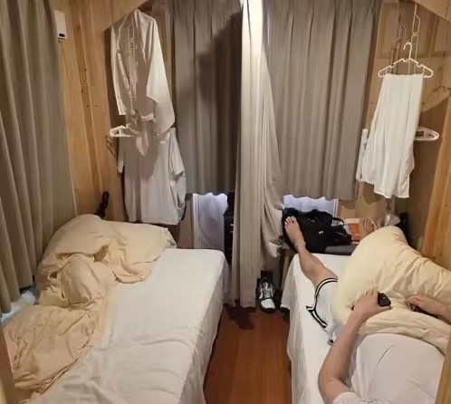 漏水+狭小！韩媒：韩国男篮搬离集装箱宿舍 转到酒店入住