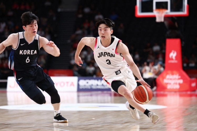 要重点盯防！黑川虎徹10中6砍全场最高23分 战韩国拿21分
