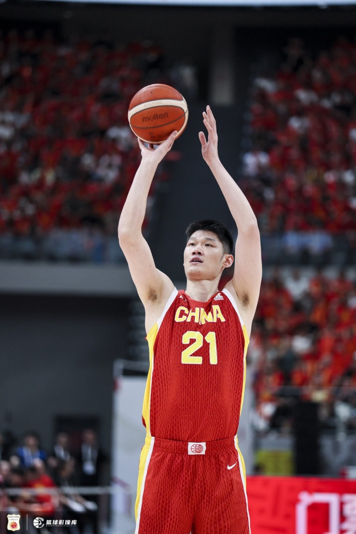 羊城晚报：中国男篮在战术上完全处于被动 场上队员显得有些无奈